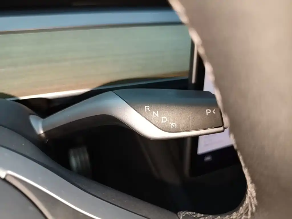 Tesla Model Y — фото 14