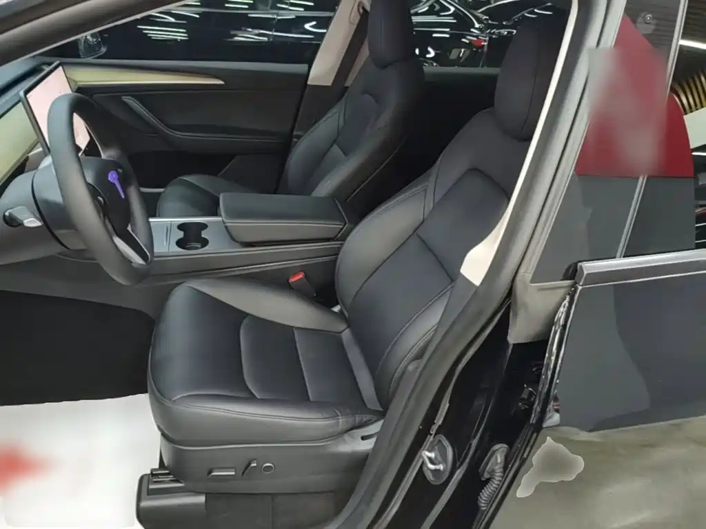 Tesla Model Y — фото 15