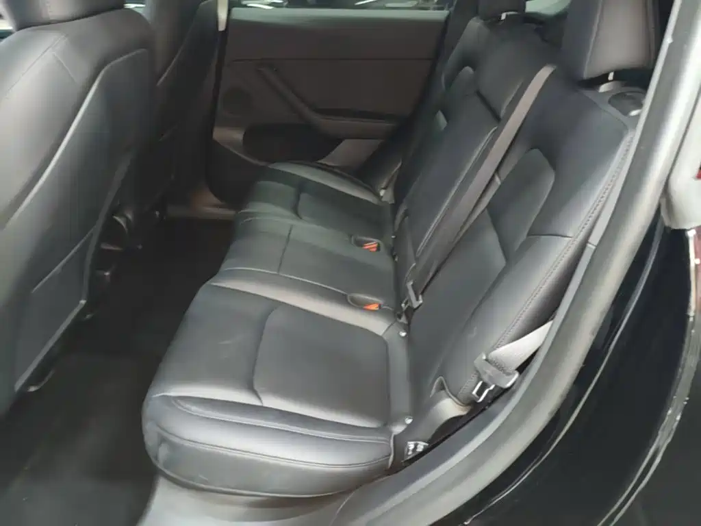 Tesla Model Y — фото 17