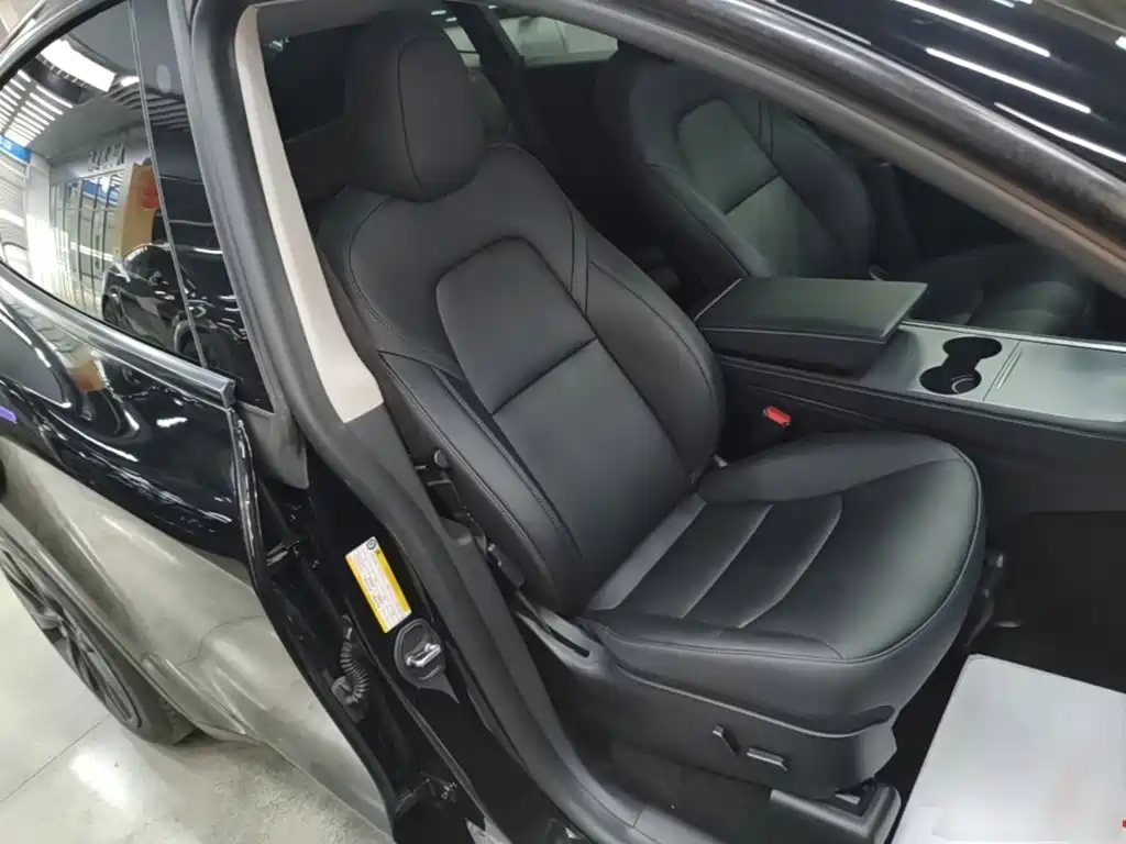 Tesla Model Y — фото 25