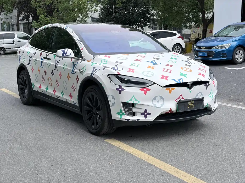 Tesla Model X — фото 2