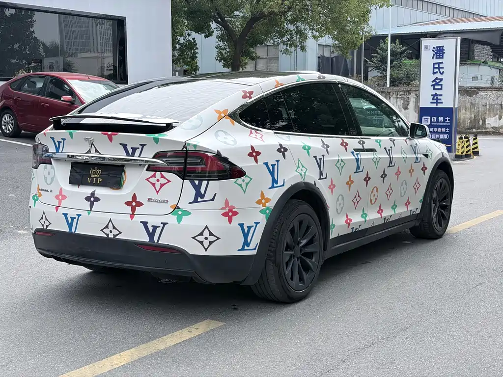 Tesla Model X — фото 3