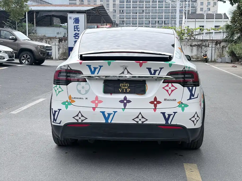 Tesla Model X — фото 4