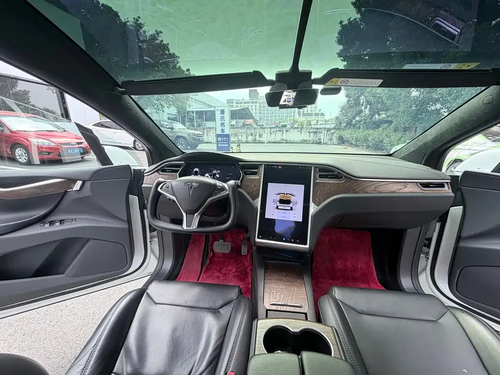 Tesla Model X — фото 7