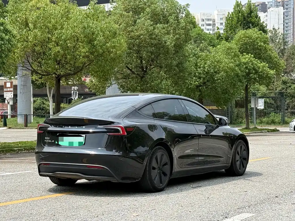 Tesla Model 3 — фото 11