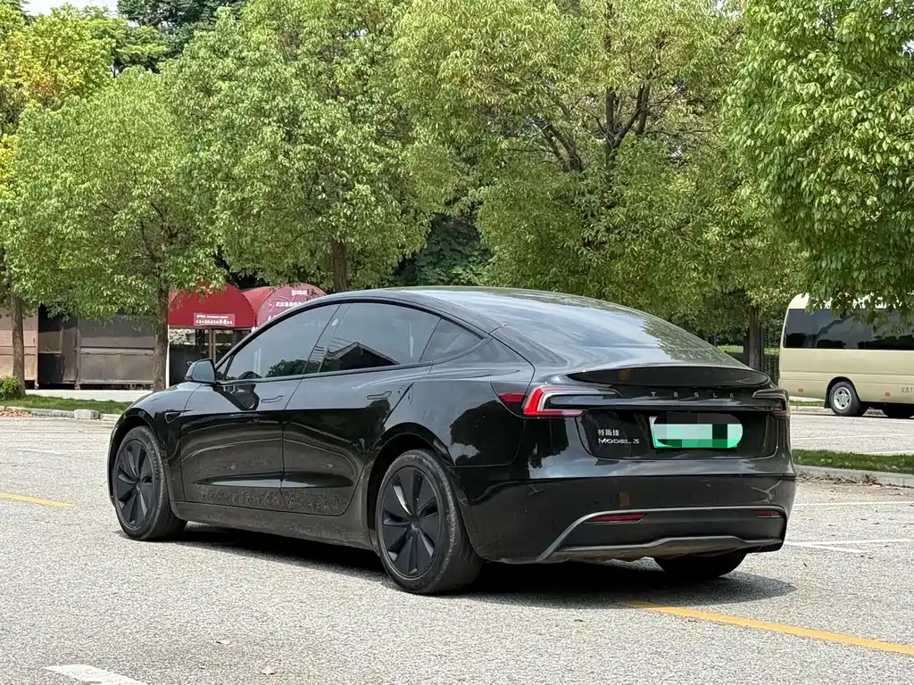 Tesla Model 3 — фото 13