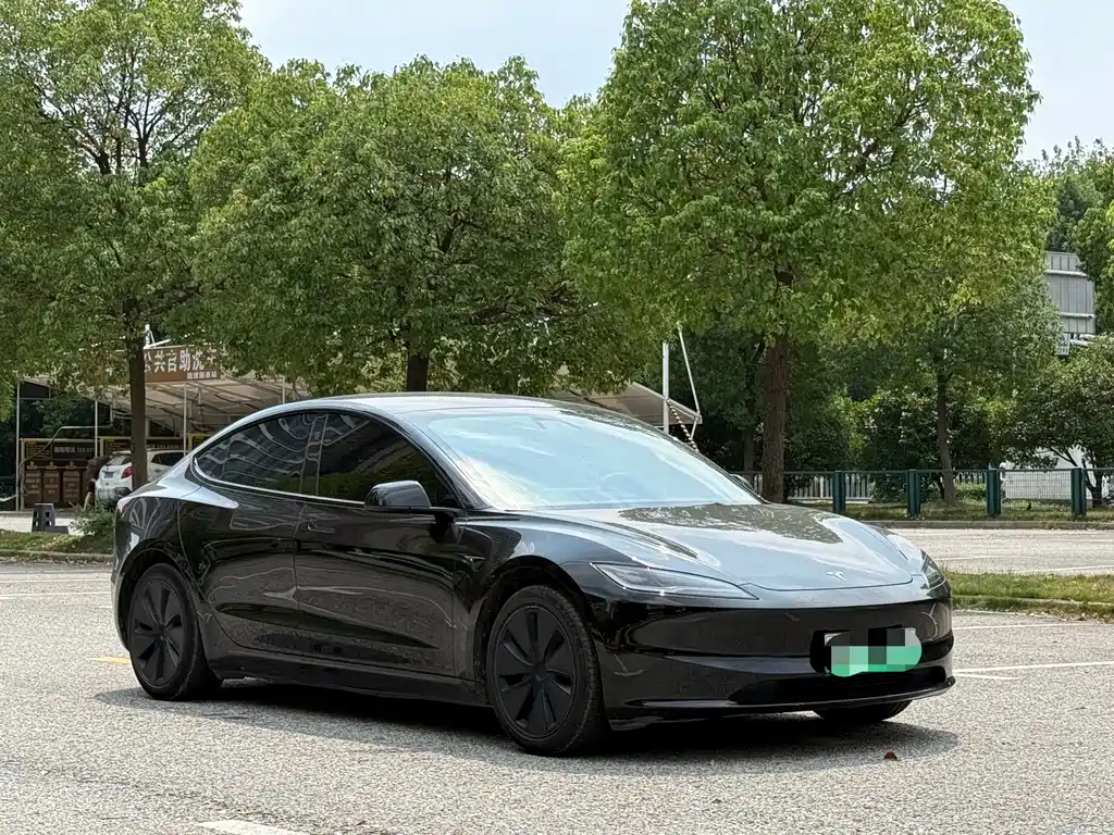 Tesla Model 3 — фото 3