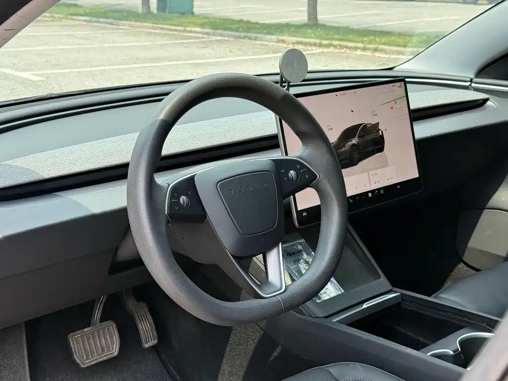 Tesla Model 3 — фото 9