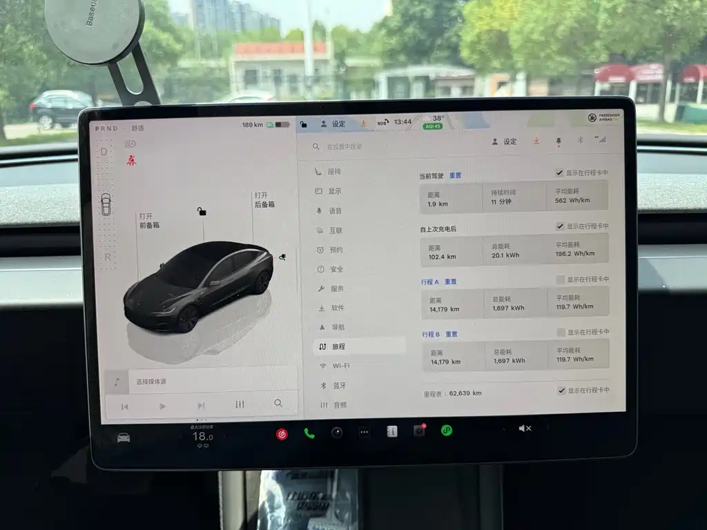 Tesla Model 3 — фото 10
