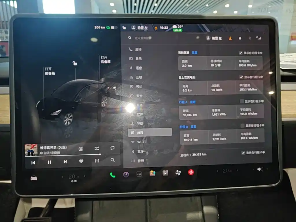 Tesla Model Y — фото 13