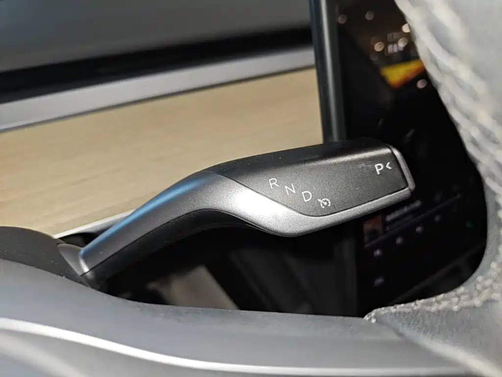 Tesla Model Y — фото 14