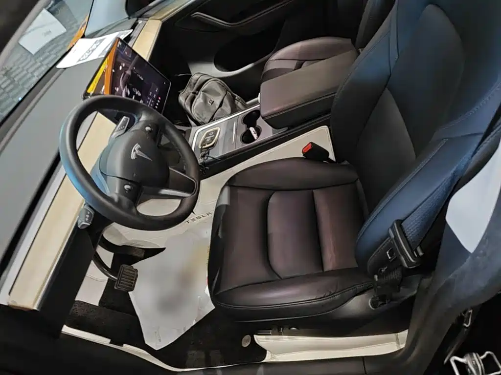 Tesla Model Y — фото 15