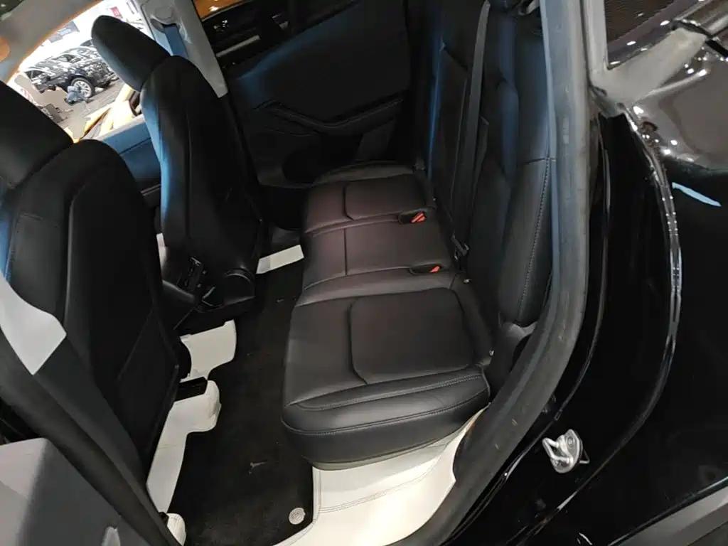 Tesla Model Y — фото 17