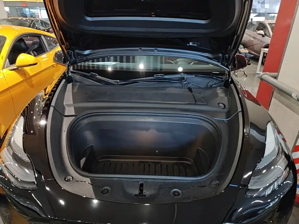 Tesla Model Y — фото 20