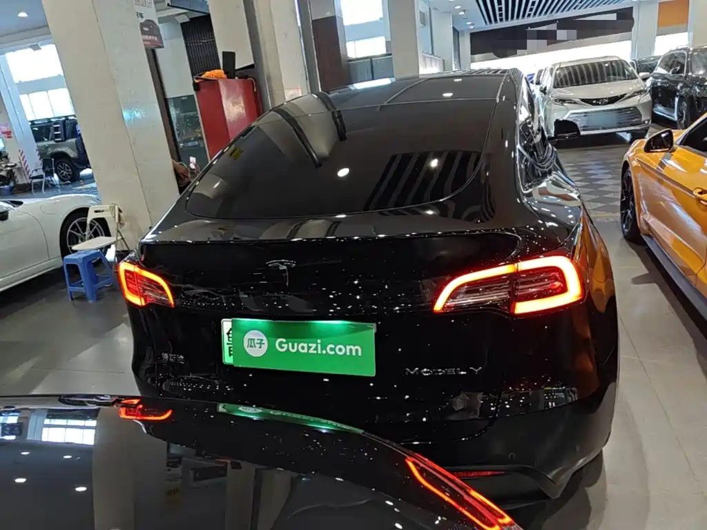Tesla Model Y — фото 6