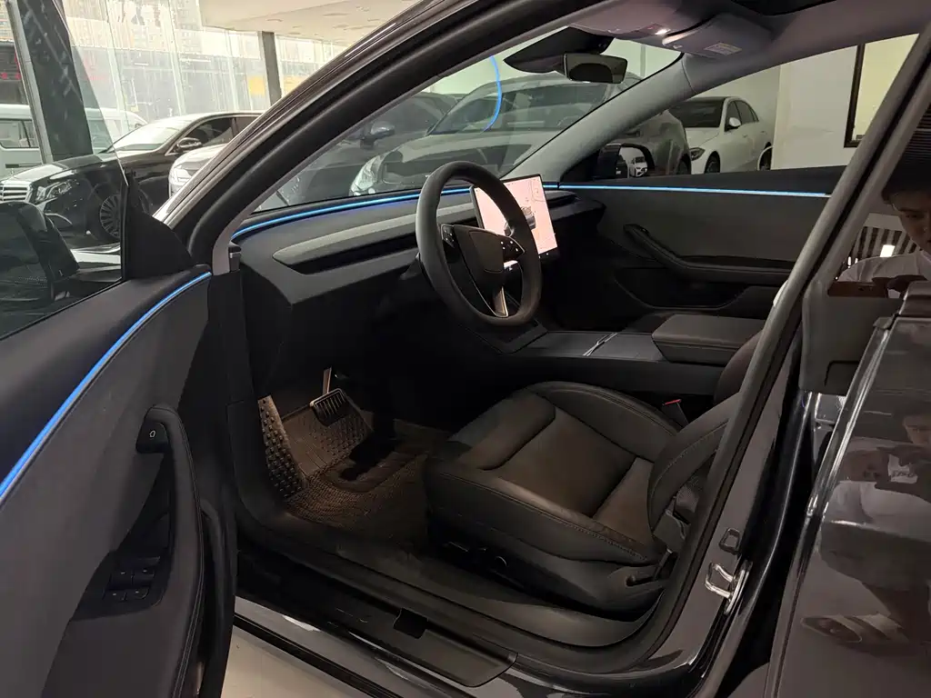 Tesla Model 3 — фото 4