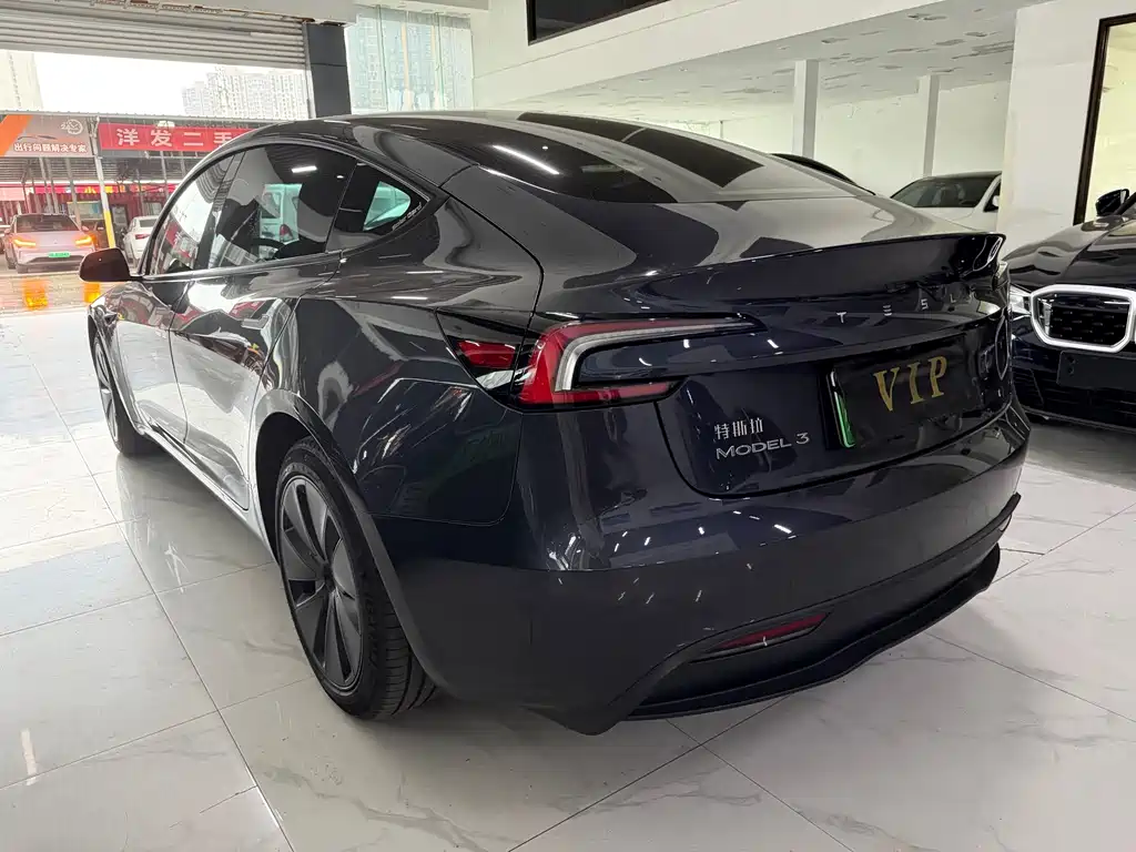 Tesla Model 3 — фото 7
