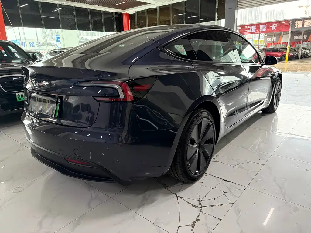 Tesla Model 3 — фото 9