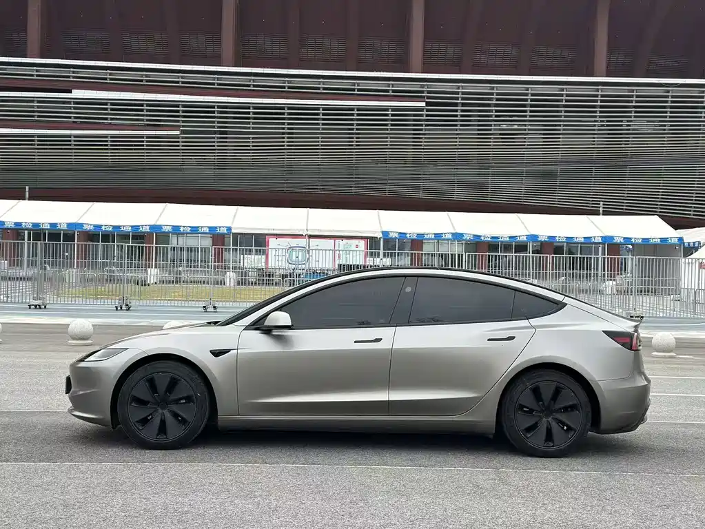 Tesla Model 3 — фото 2