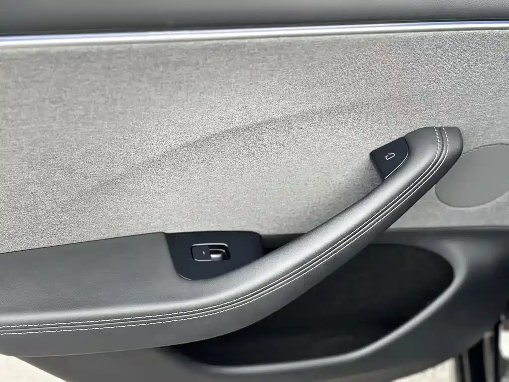 Tesla Model 3 — фото 11