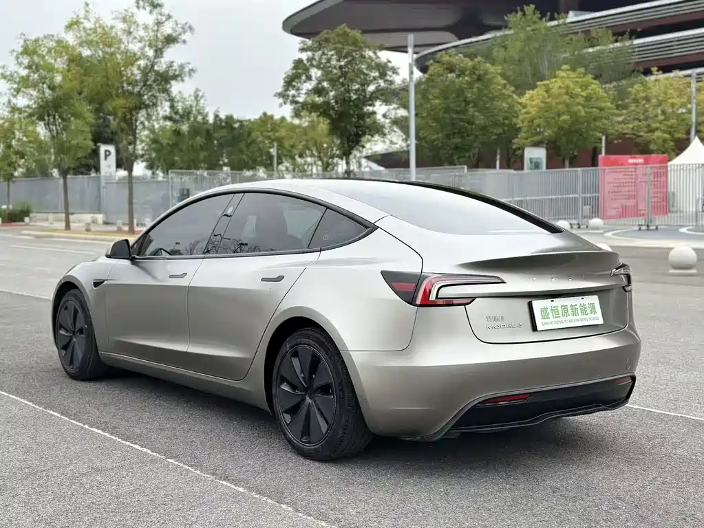 Tesla Model 3 — фото 15