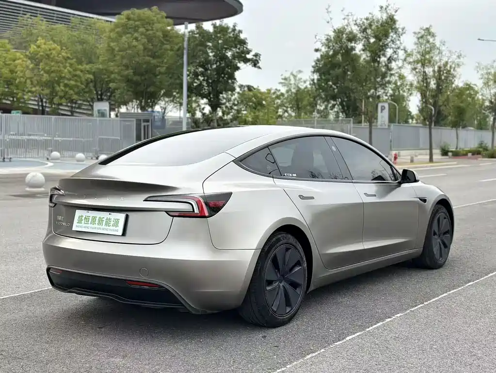 Tesla Model 3 — фото 17