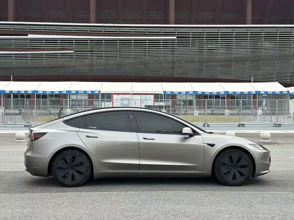 Tesla Model 3 — фото 19