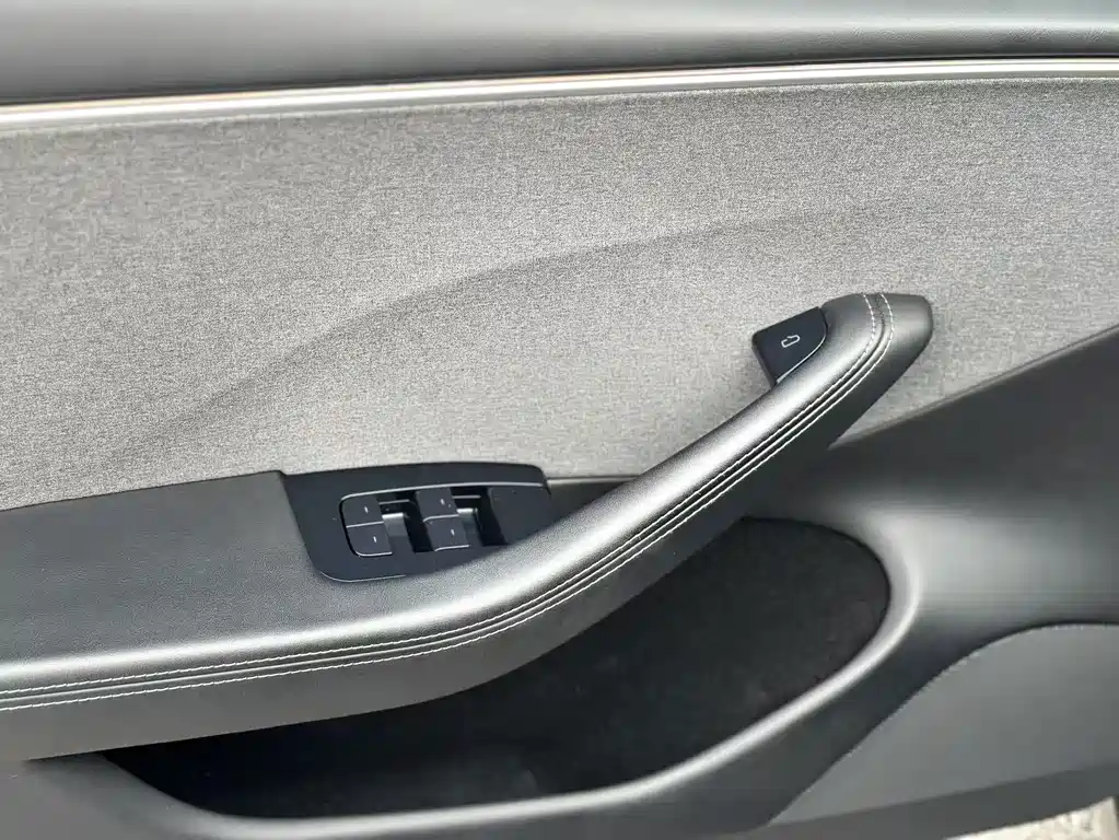Tesla Model 3 — фото 3