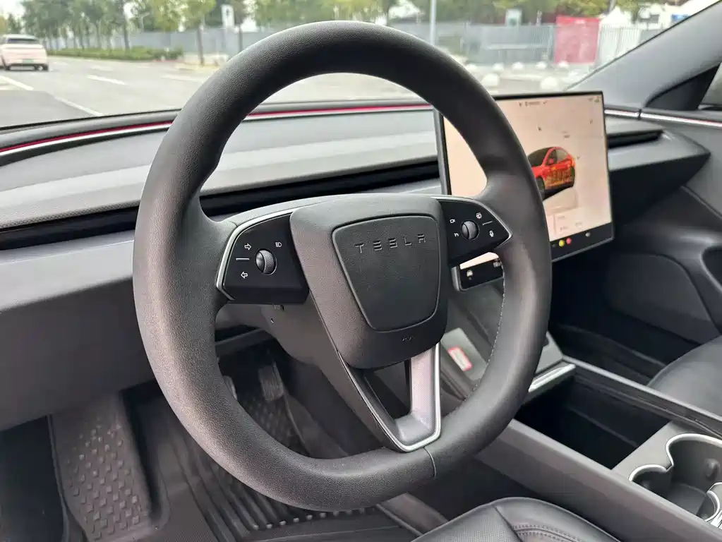 Tesla Model 3 — фото 7