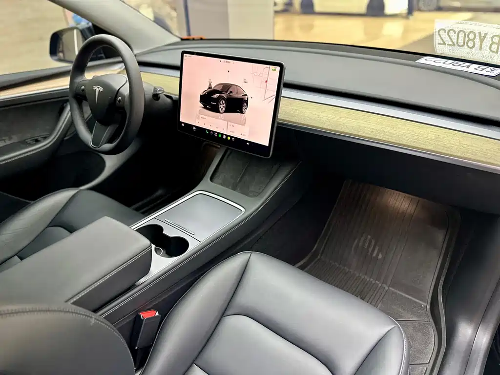 Tesla Model Y — фото 7