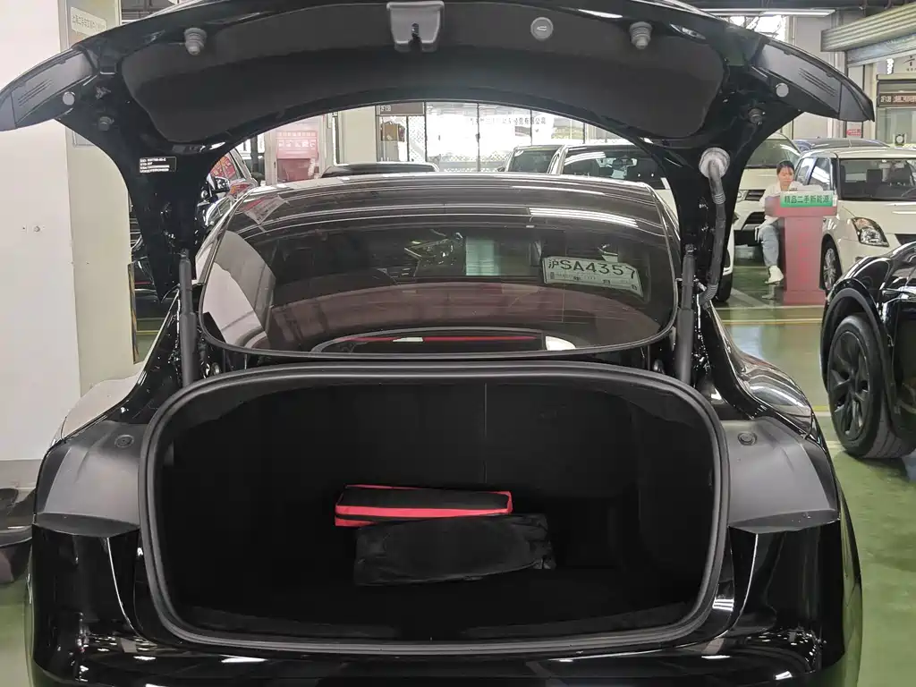 Tesla Model 3 — фото 15