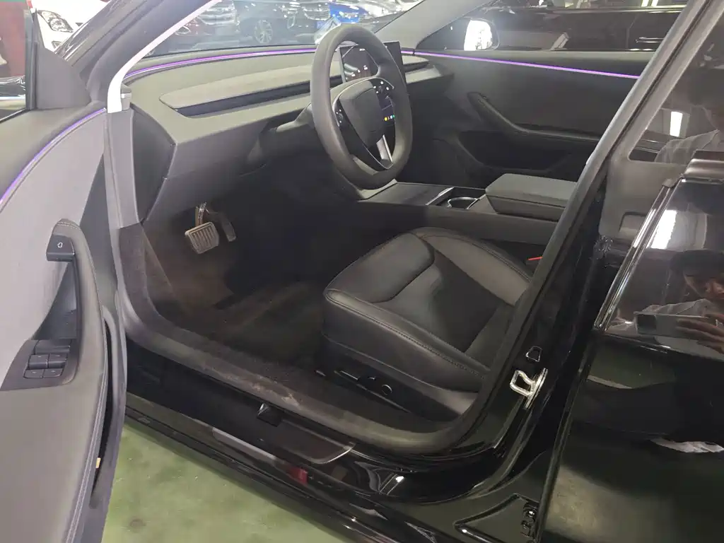Tesla Model 3 — фото 9