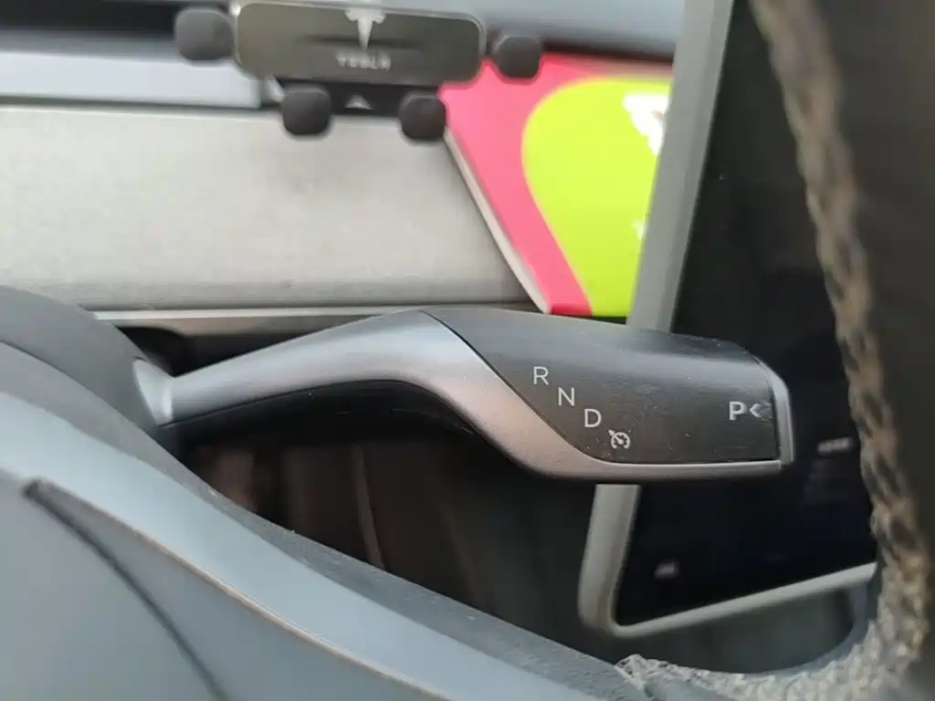 Tesla Model Y — фото 14