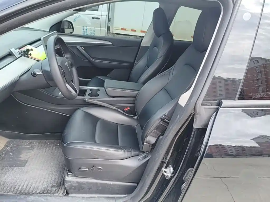 Tesla Model Y — фото 15