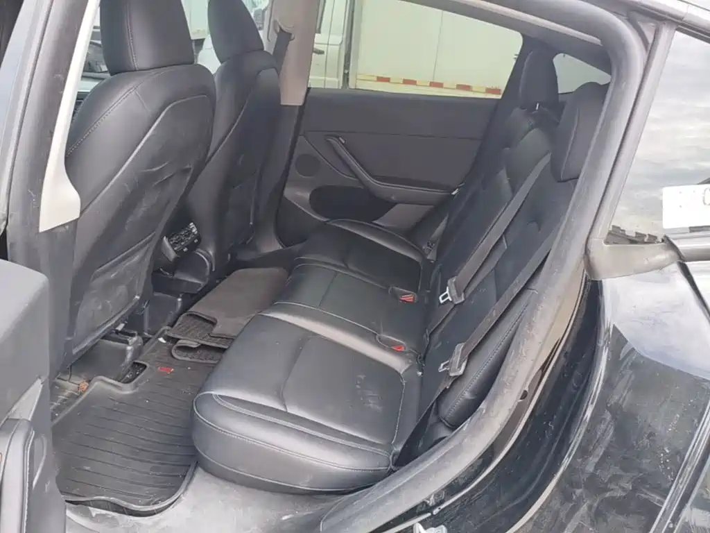 Tesla Model Y — фото 17