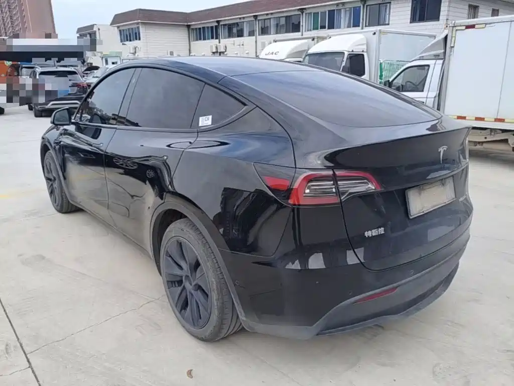 Tesla Model Y — фото 5