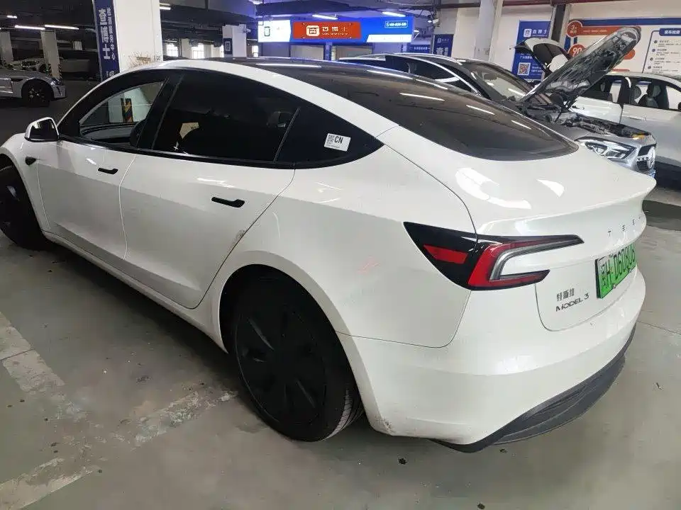 Tesla Model 3 — фото 11