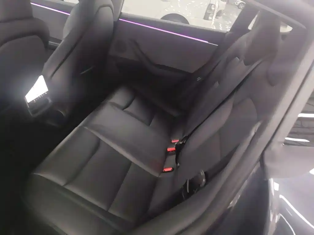 Tesla Model 3 — фото 17