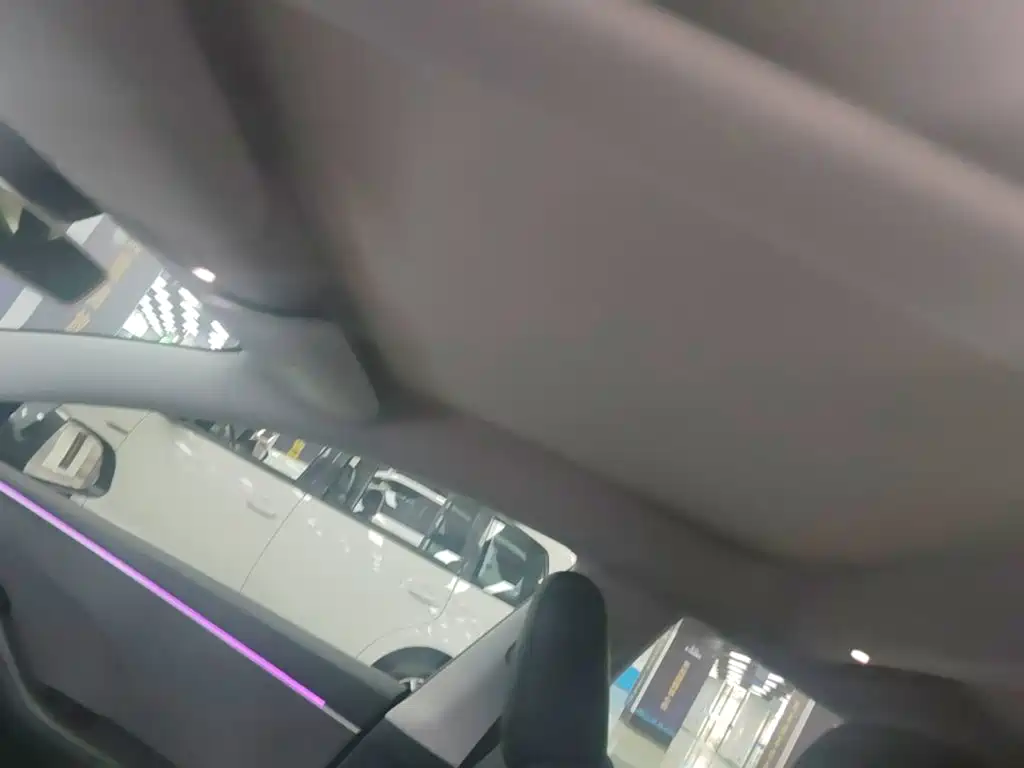 Tesla Model 3 — фото 18