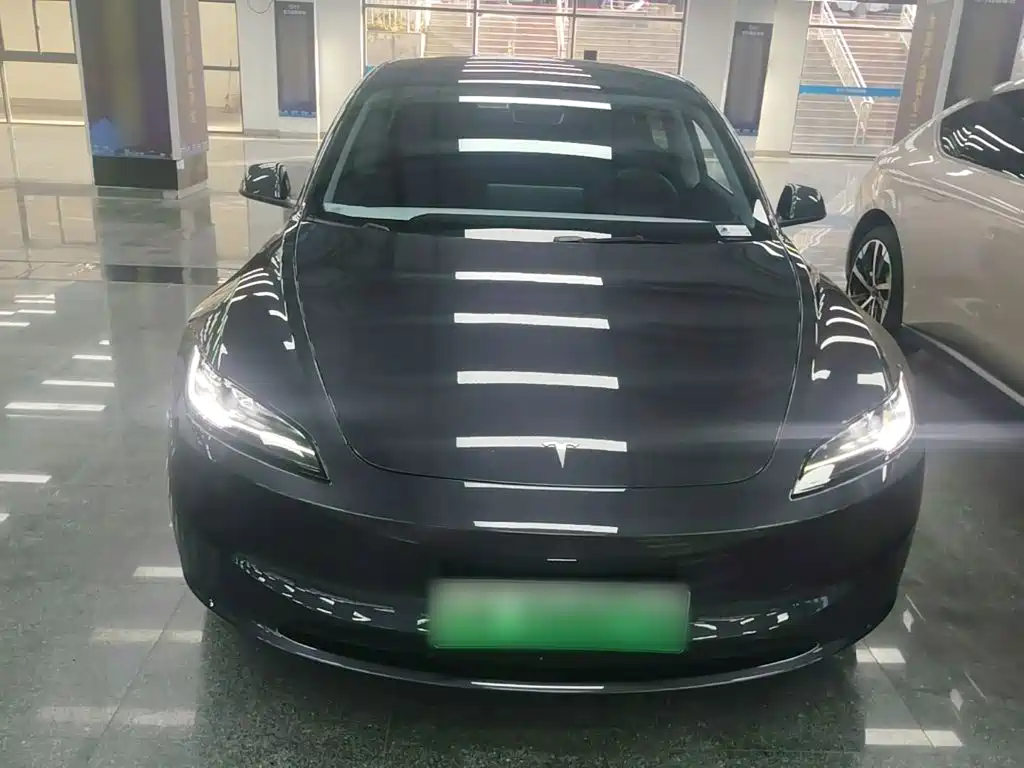 Tesla Model 3 — фото 3