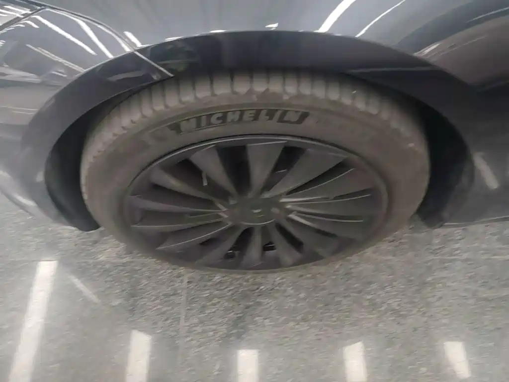 Tesla Model 3 — фото 23
