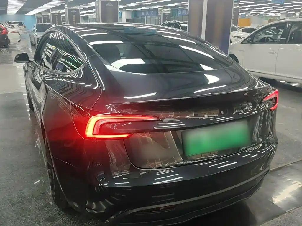 Tesla Model 3 — фото 5