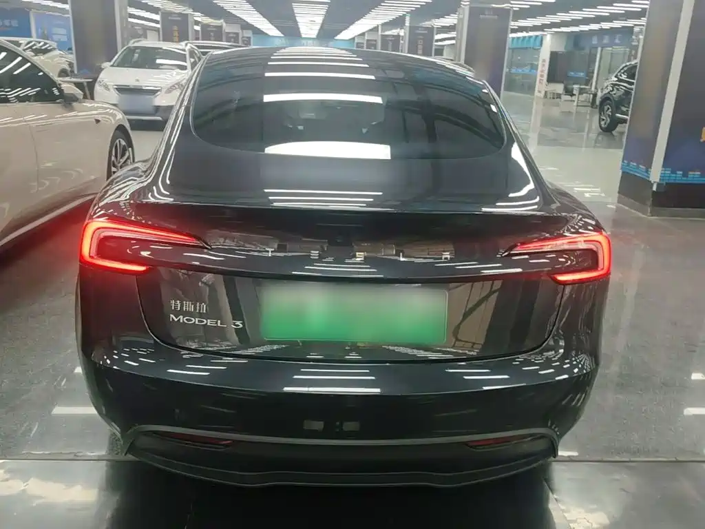 Tesla Model 3 — фото 6