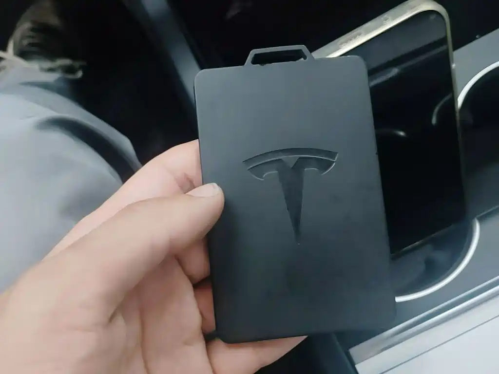 Tesla Model 3 — фото 9