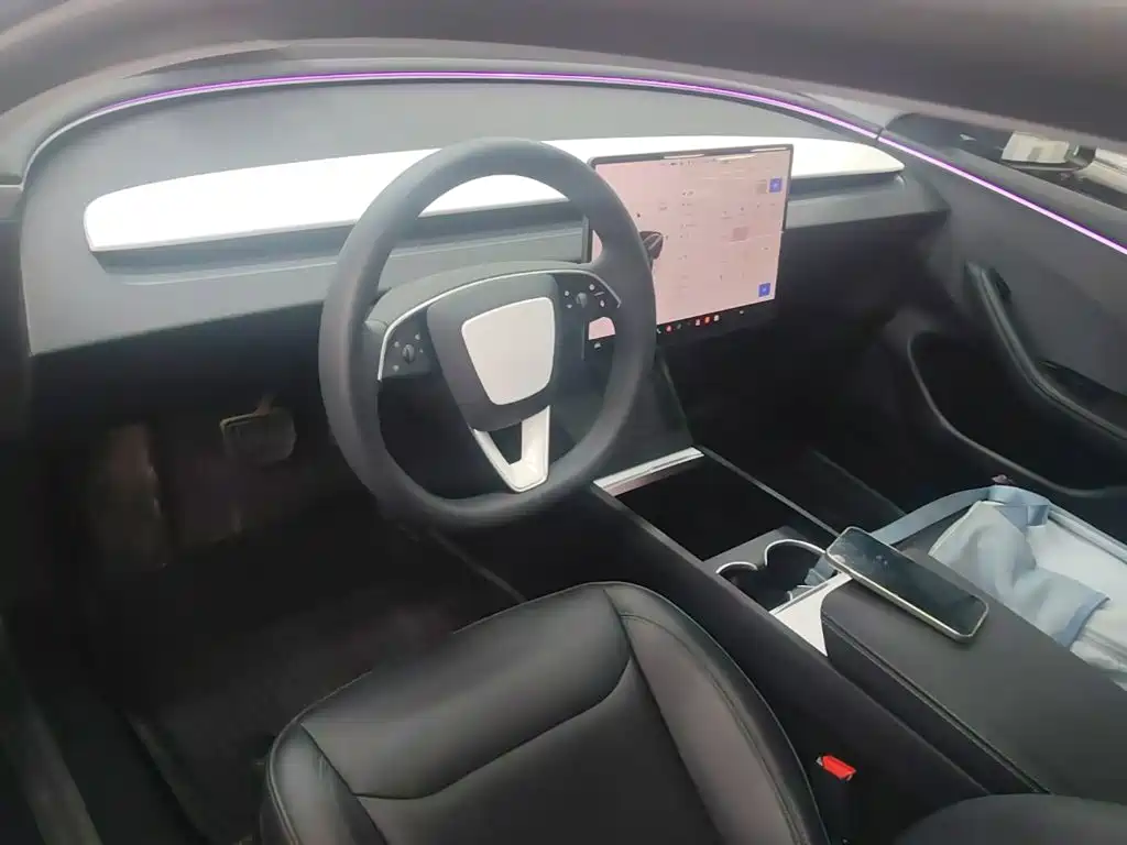 Tesla Model 3 — фото 10