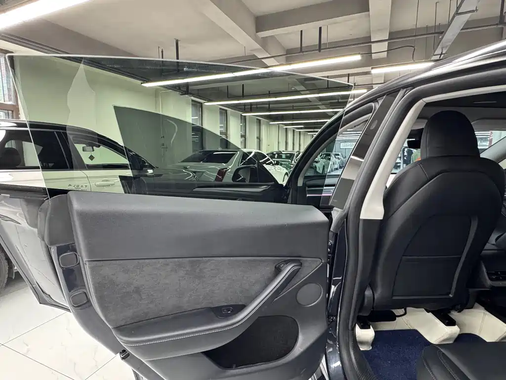 Tesla Model Y — фото 14