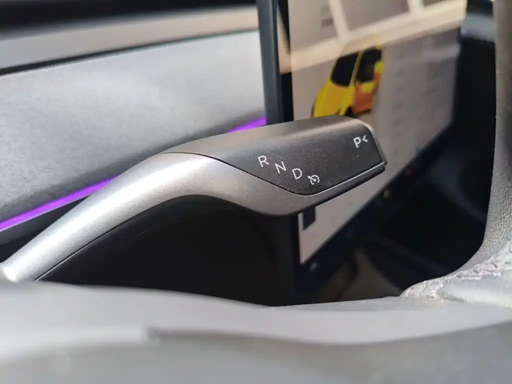 Tesla Model Y — фото 14