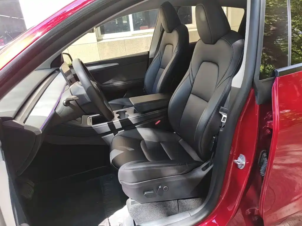 Tesla Model Y — фото 15