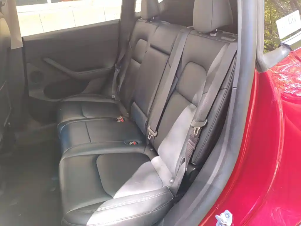 Tesla Model Y — фото 17