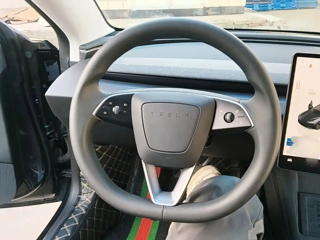 Tesla Model 3 — фото 11